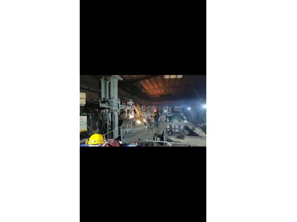 電弧爐冶煉現(xiàn)場視頻